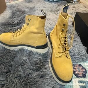 Sorel Hi-Line Lace Up boots